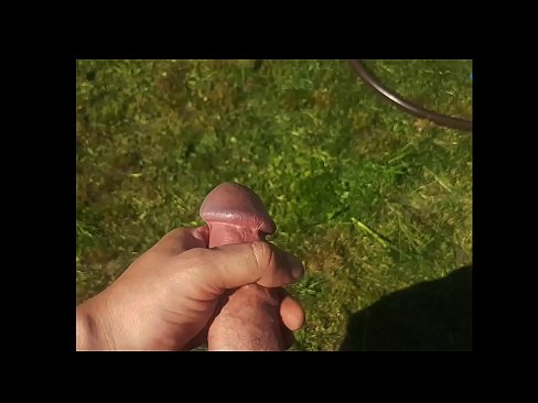 ❤️ A boazona fica com a rata rosa fodida e ejacula com um esguicho num jardim de Verão ️❌ Porno russo em nós pt.purchasexz.top ❌
